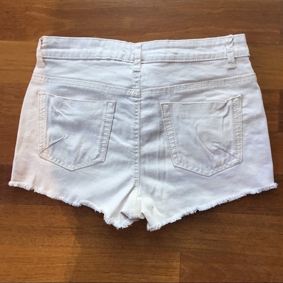 High-Waisted Denim Shorts with Crochet Overlay - Picture 4 of 5